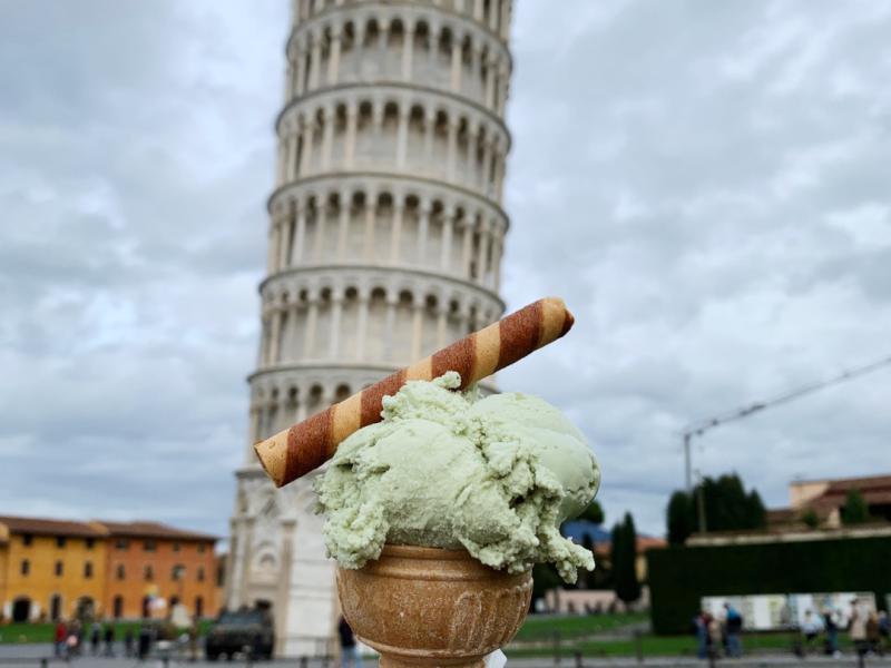 Сніданок. День відпочинку на морі в Ріміні.