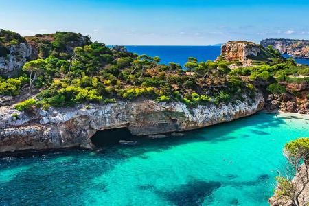 “Іспанська історія на трьох морях... Італія, Франція, Іспанія ”