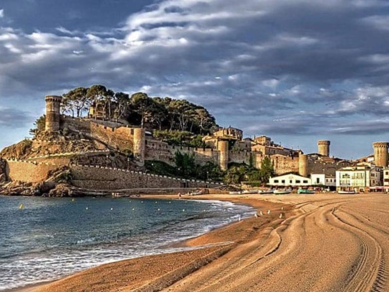 “Іспанське село”/ Відвідування парків PortAventura та Ferrari Land 