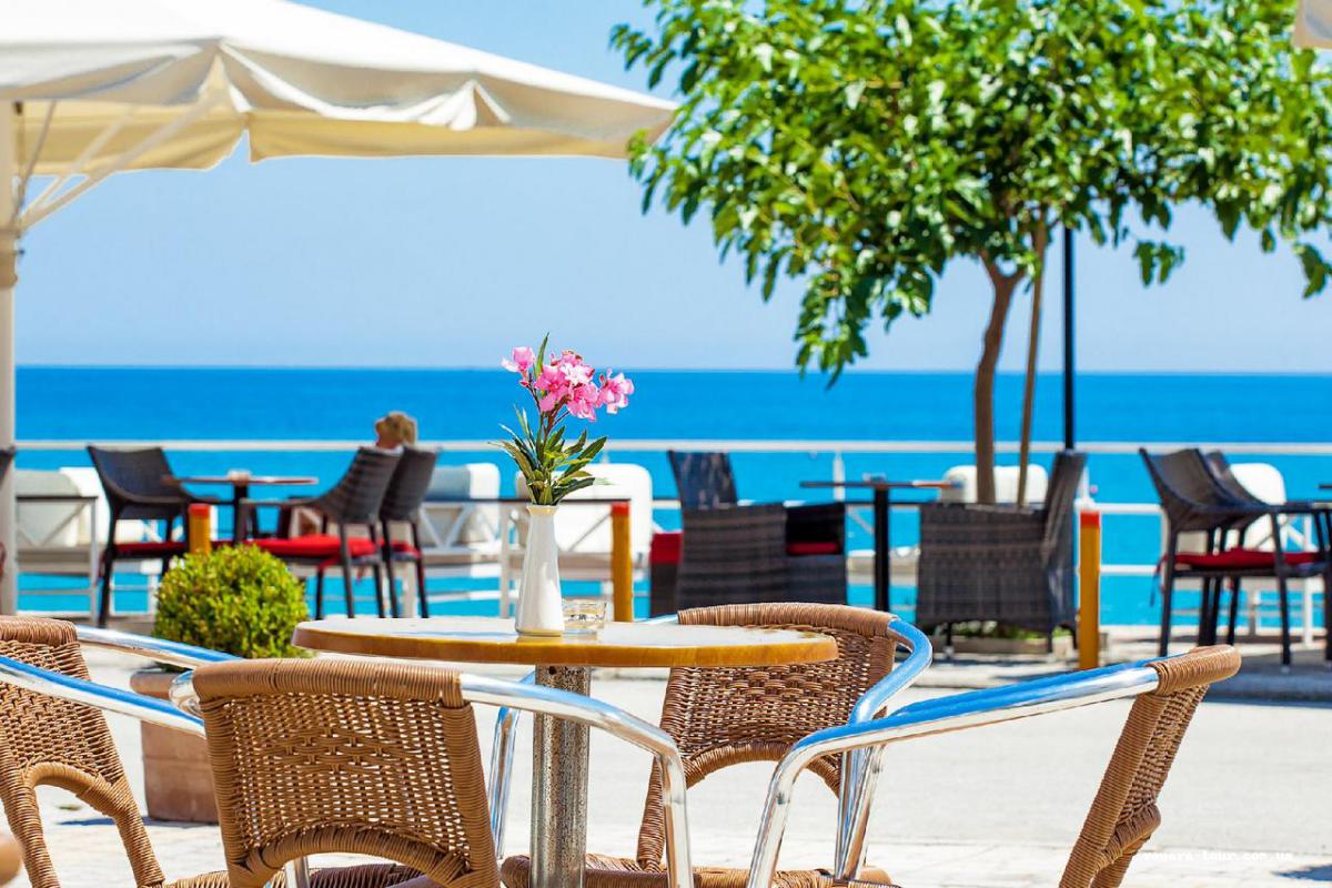 Xenios Dolphin Beach (Ex. Dolphin Beach) інформація про готель та пошук турів в готелі Xenios Dolphin Beach (Ex. Dolphin Beach) в Греції