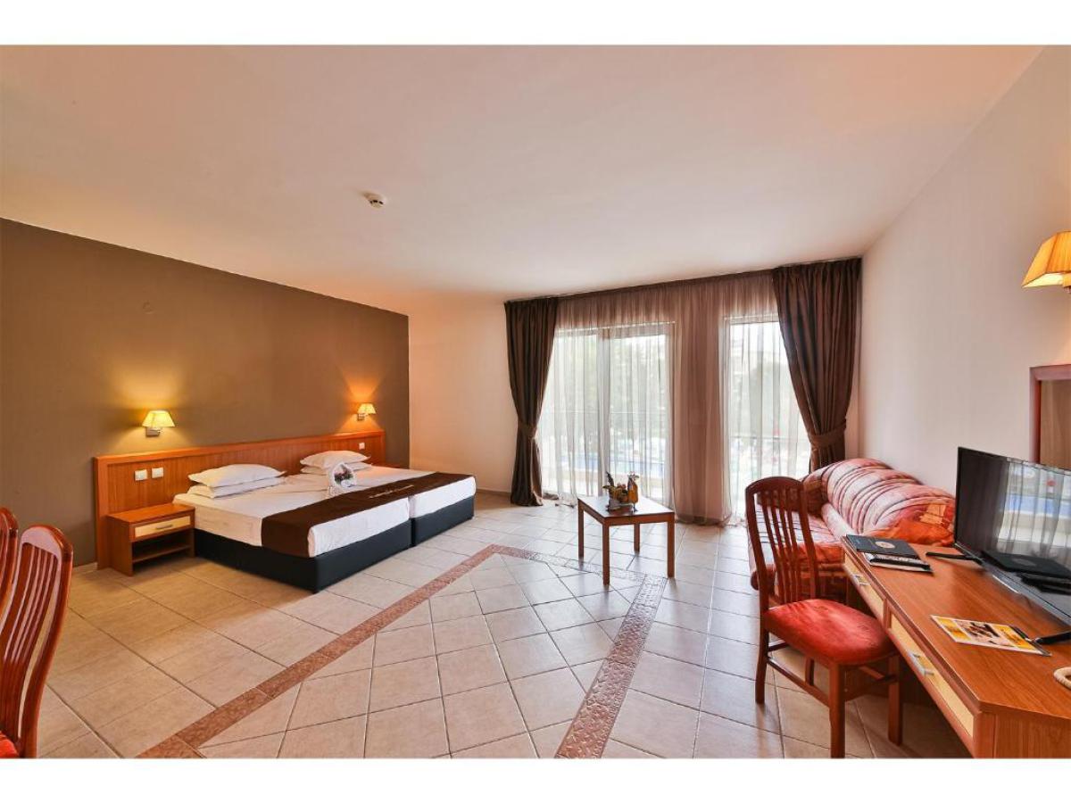 Prestige Hotel & Aqua Park (ex.Golden Yavor) 4⭐️ інформація про готель та пошук турів в готелі Prestige Hotel & Aqua Park (ex.Golden Yavor) 4⭐️ в Болгарії
